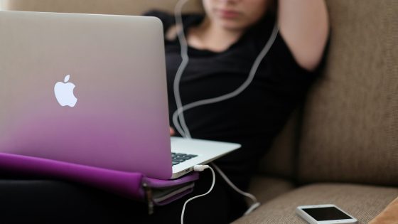 La dépendance aux smartphones est réelle, c'est à nous tous d'agir