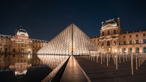Lozinka za video sustav Louvrea u vrijeme pljačke bila je 'Louvre'.
