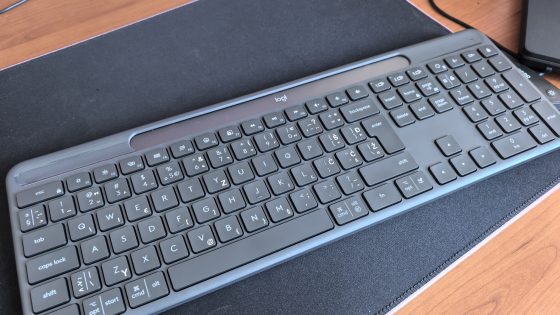 罗技 Signature Slim Solar+ K980——一款我不充电的键盘。但这就足够了吗?